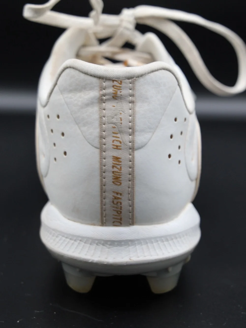 Mizuno White Cream Athletic Cleats